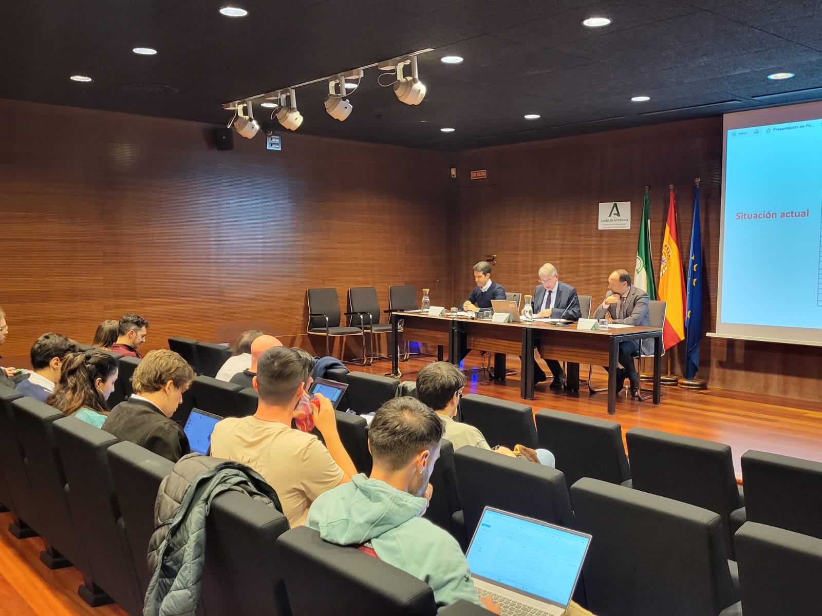 Lorenzo Salas en reunión con estudiantes