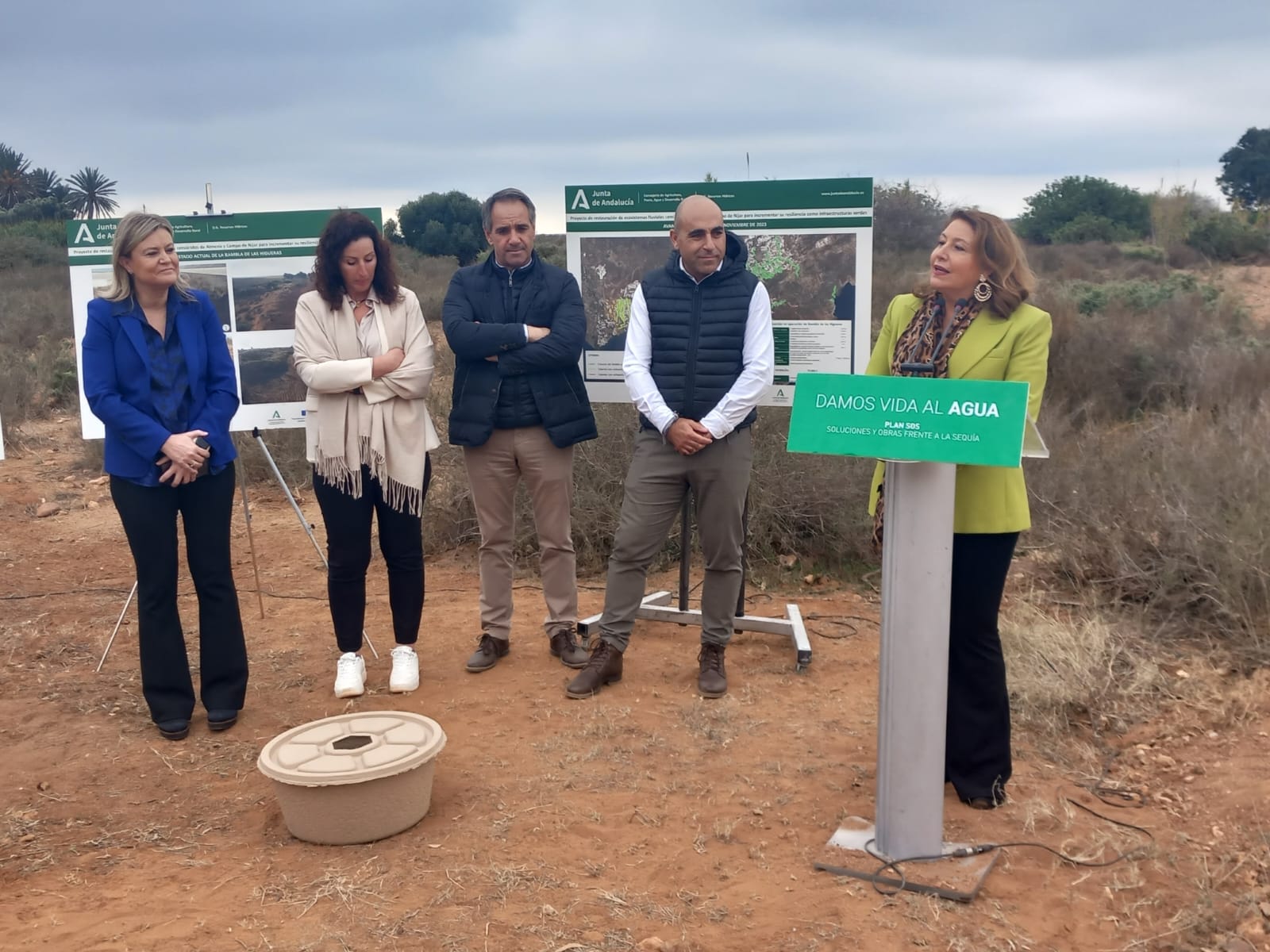 Carmen Crespo visita las actuaciones en Rambla La Higuera de Cabo de Gata