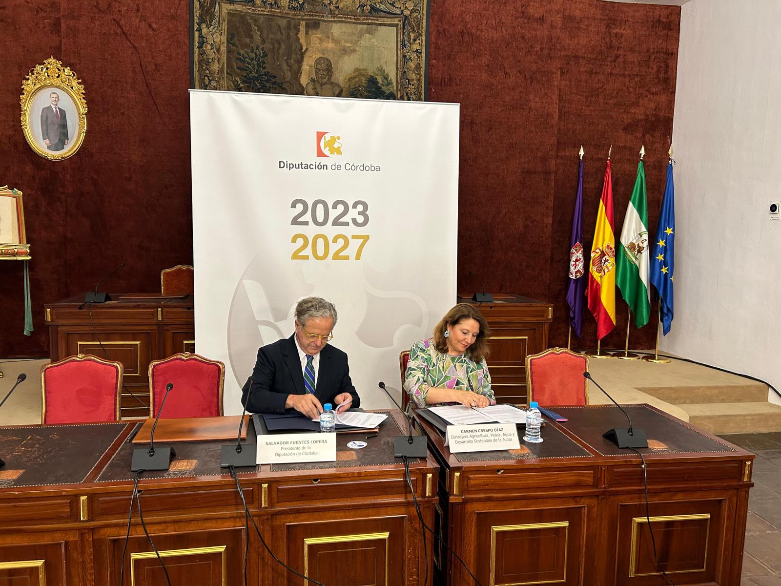 La consejera, Carmen Crespo, con el presidente de la Diputación de Córdoba