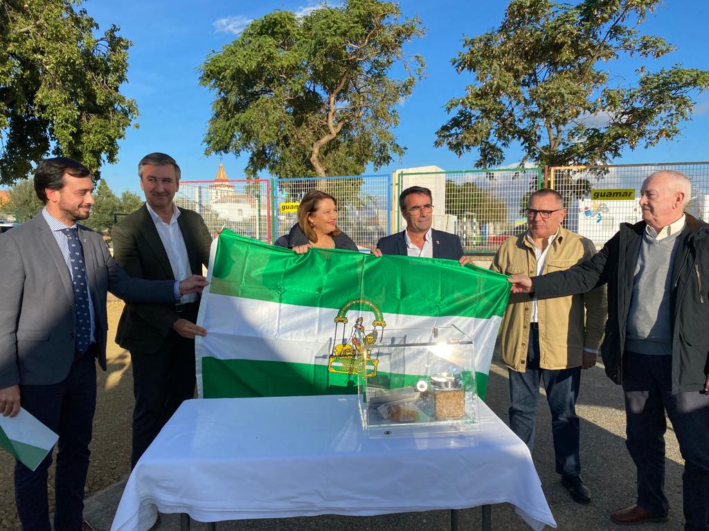 La consejera de Agricultura, Carmen Crespo, con las autoridades en Isla Mayor.