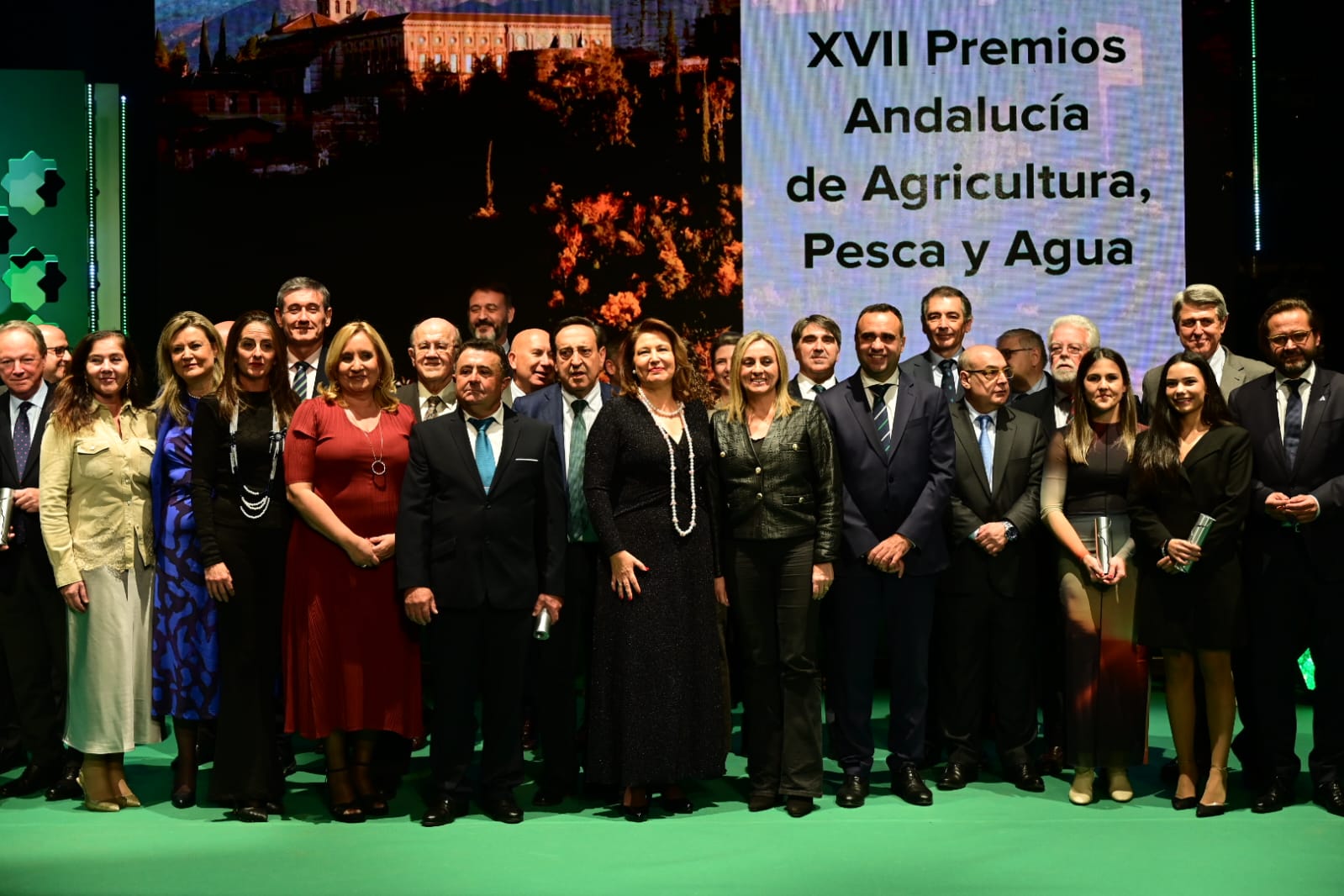 La consejera de Agricultura con los ganadores de los Premios Andalucía de Agricultura, Pesca, Agua y Desarrollo Rural