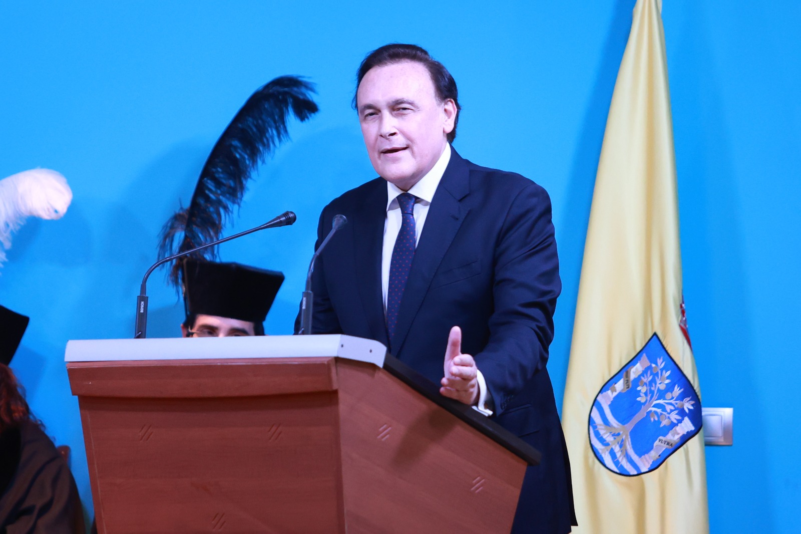 Villamandos durante la investidura del rector de la UCA