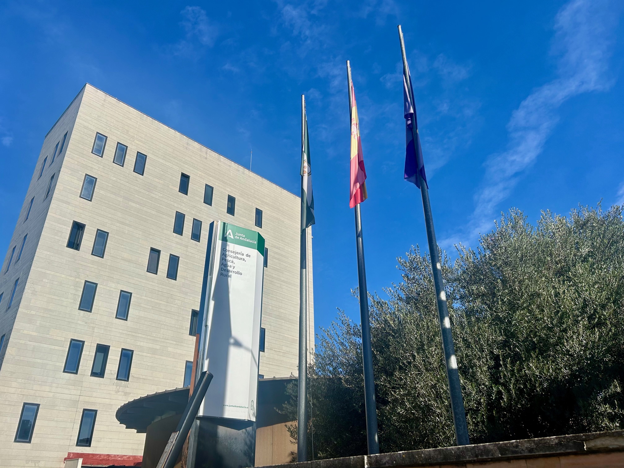 Fachada de la Consejería de Agricultura, Pesca, Agua y Desarrollo Rural