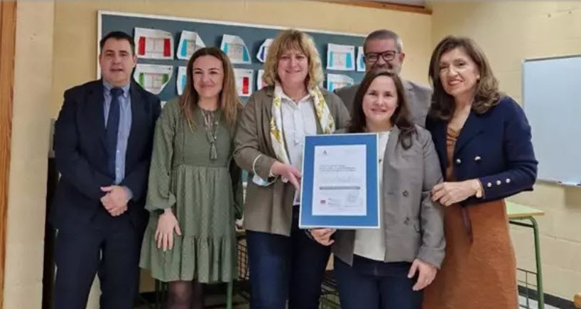 Entrega de certificación a la UGC Fernán Núñez AGS Sur de Córdoba_250124