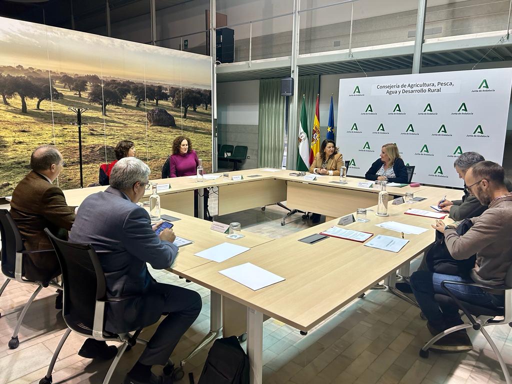 Reunión de la consejera Carmen Crespo con la CEA, CCOO y UGT