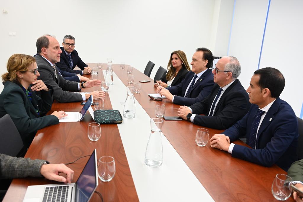 Villamandos durante la reunión con el rector de la UJA