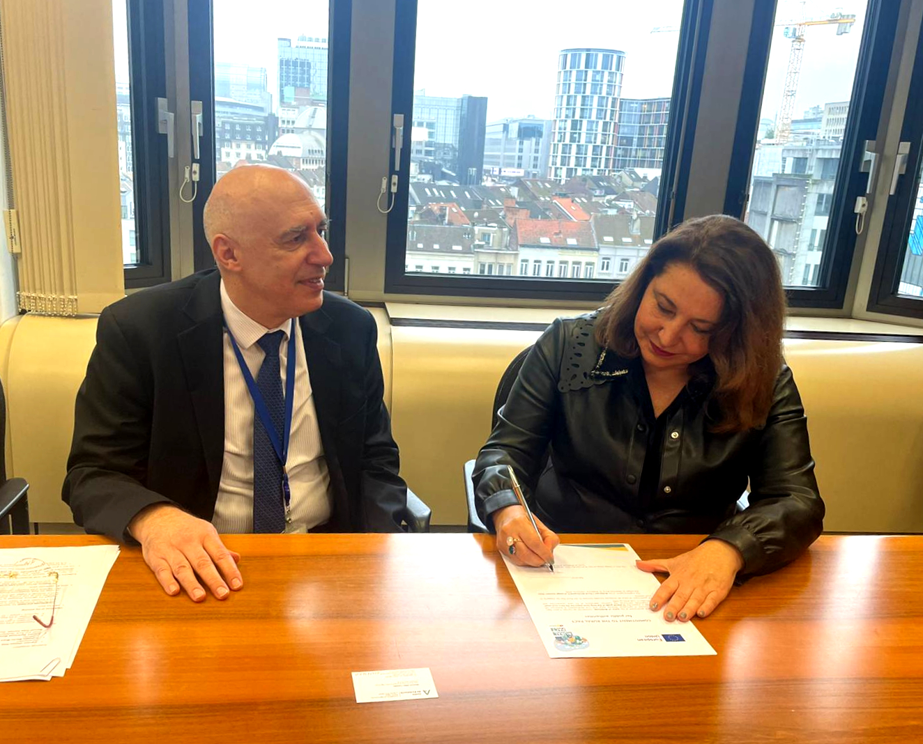 Carmen Crespo firma en Bruselas la adhesión de Andalucía al Pacto Rural Europeo