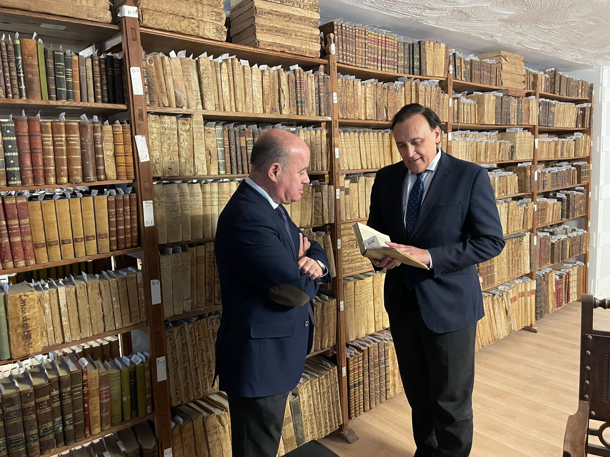 Villamandos en la inauguración de la delegación del Instituto de Academias de Andalucía  