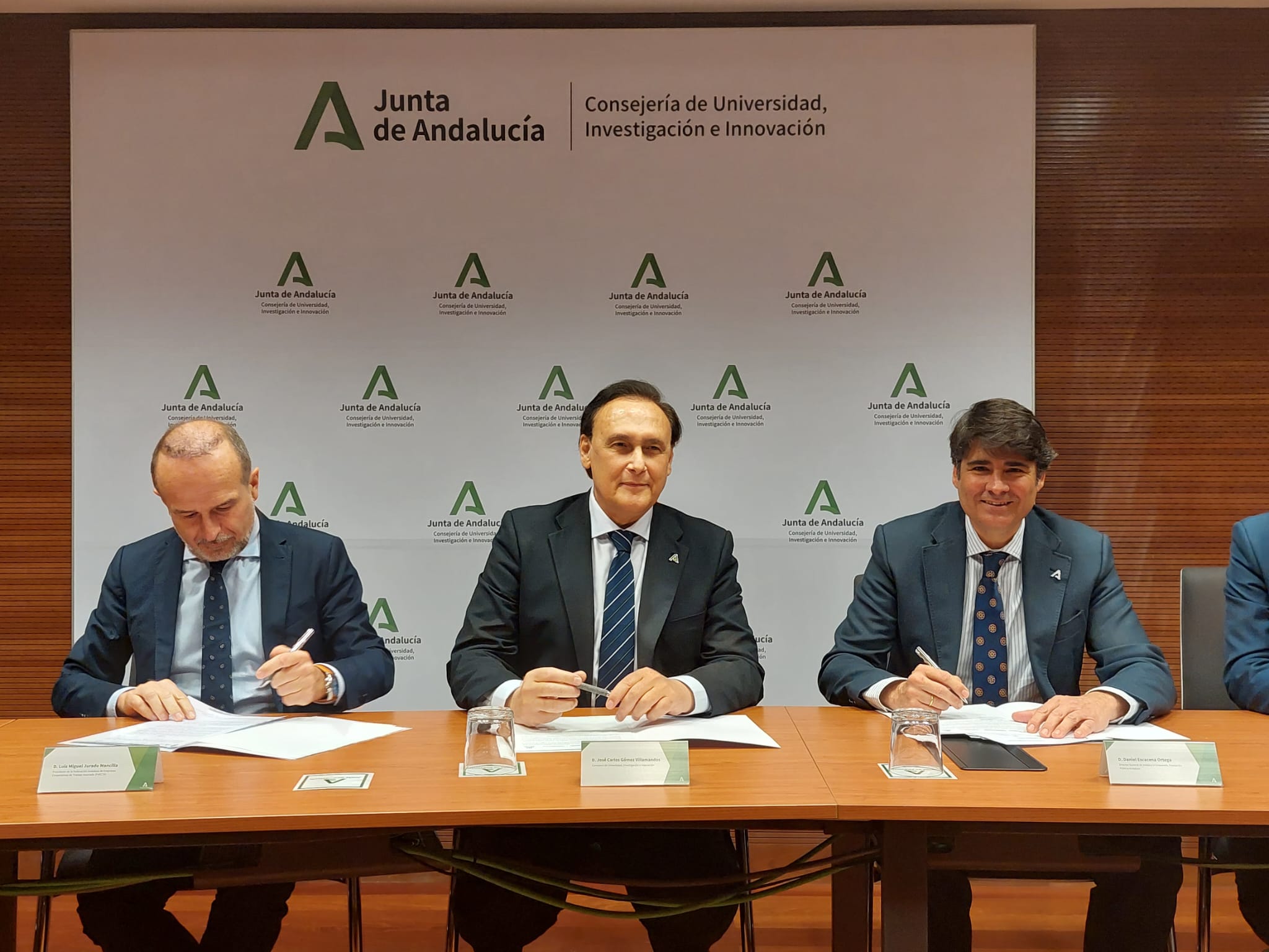 Villamandos firma convenio FAECTA