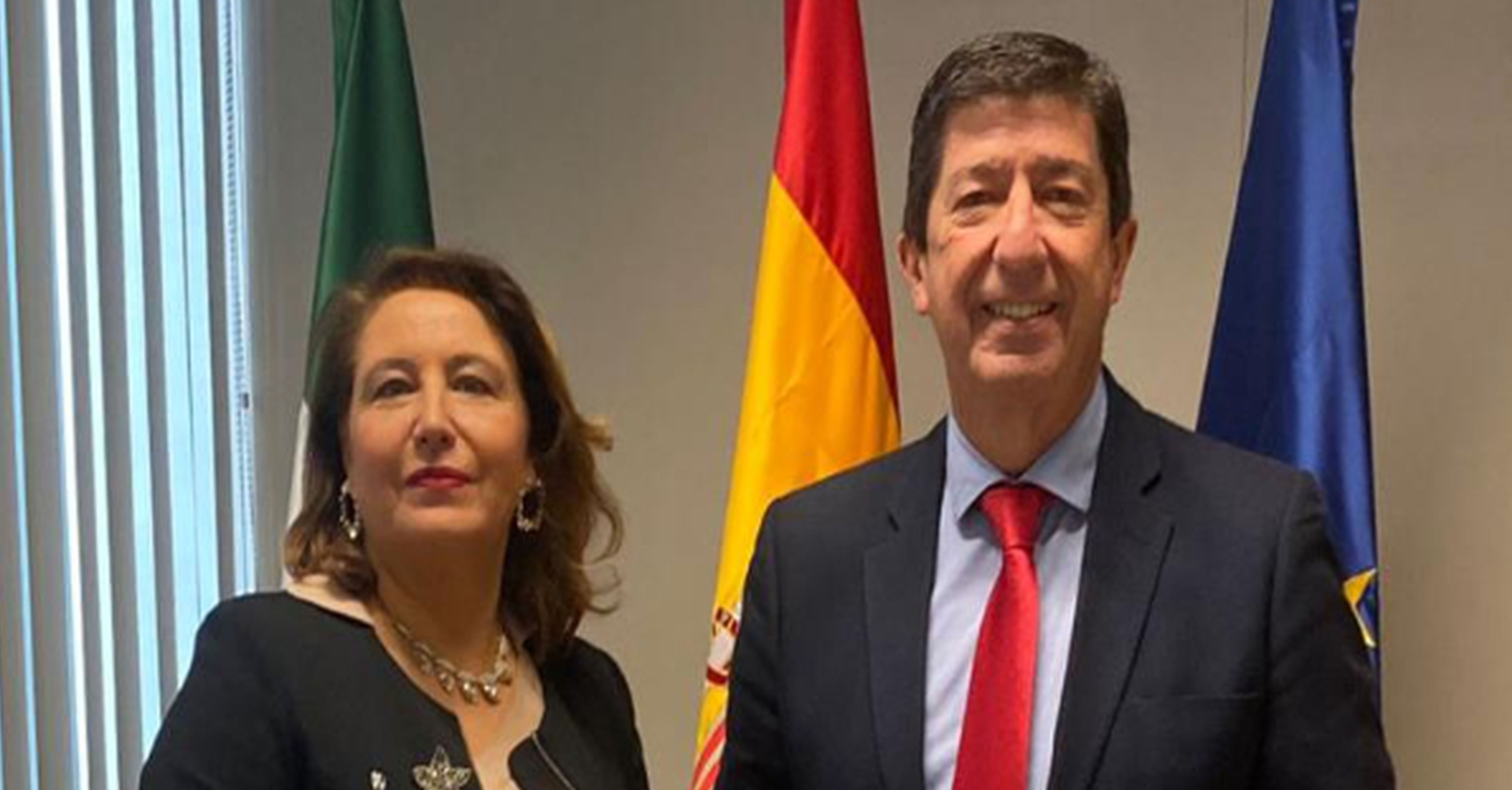 Juan Marín (d) y Carmen Crespo (i)