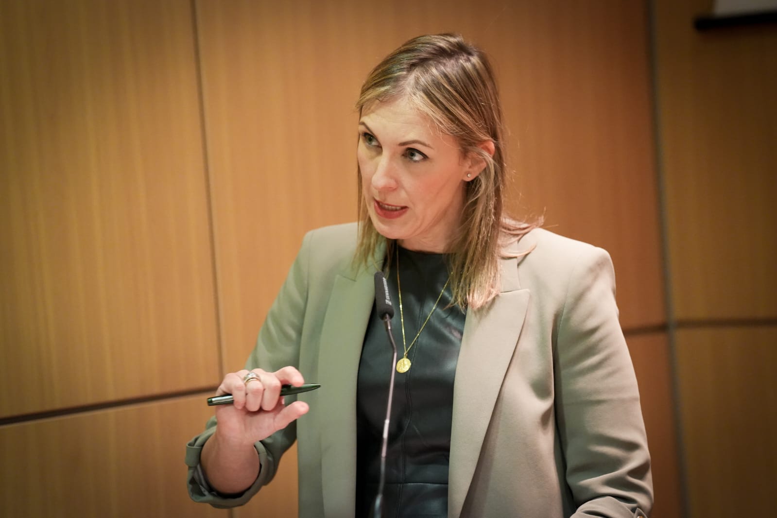 Lorena Garrido clausura una jornada en la CEA