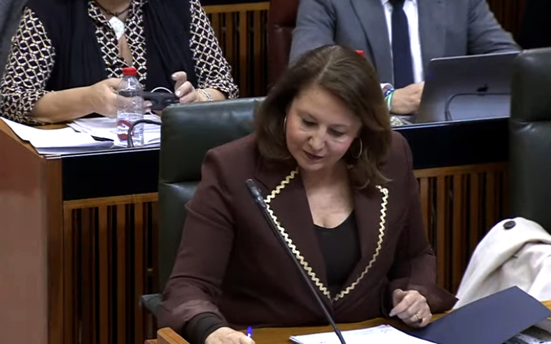 Carmen Crespo, consejera de Agricultura, Pesca, Agua y Desarrollo Rural, en el Parlamento.
