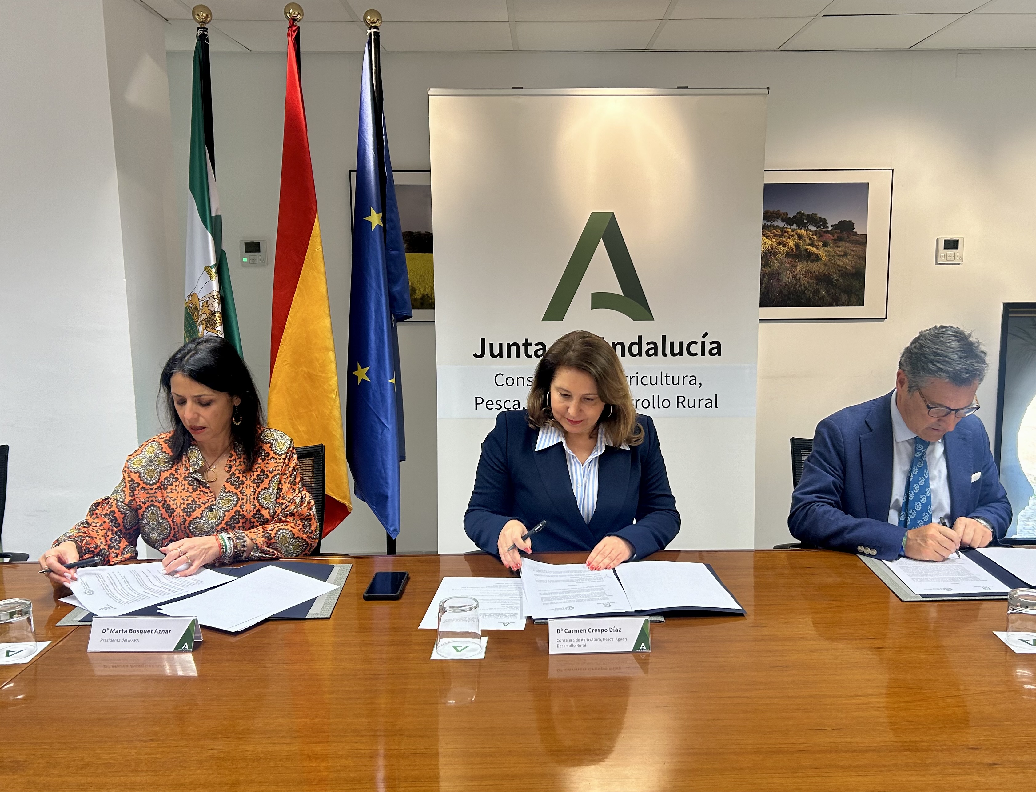 Firma del Acuerdo Marco entre Ifapa y Coiaa