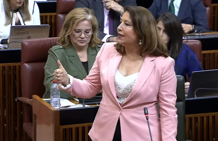 La consejera de Agricultura, Pesca, Agua y Desarrollo Rural, Carmen Crespo, en el Parlamento autonómico.