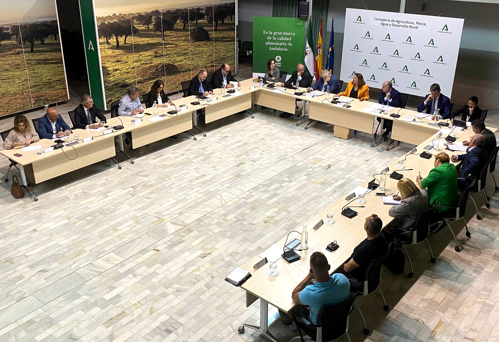 Reunión de la Mesa de Interlocución de la pesca, el marisqueo, la acuicultura y la actividad transformadora de Andalucía.