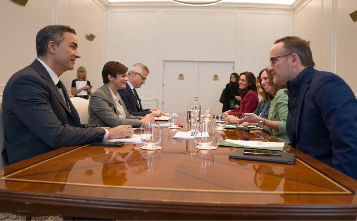 Imagen de La consejera de Fomento en reunion para solicitar prestamos ICO