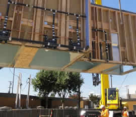 La Consulta Preliminar al Mercado sobre el proyecto de compra pública de innovación que impulsa la Agencia de Vivienda y Rehabilitación de Andalucía con las siglas nZEISHB, que pretende el desarrollo e implantación de un sistema para la producción de vivienda industrializada de consumo energético casi nulo, ha finalizado con la presentación de 13 propuestas, de las que siete se consideran globales, ya que abarcan el conjunto de los componentes del proyecto.  Las propuestas presentadas serán analizadas ahora