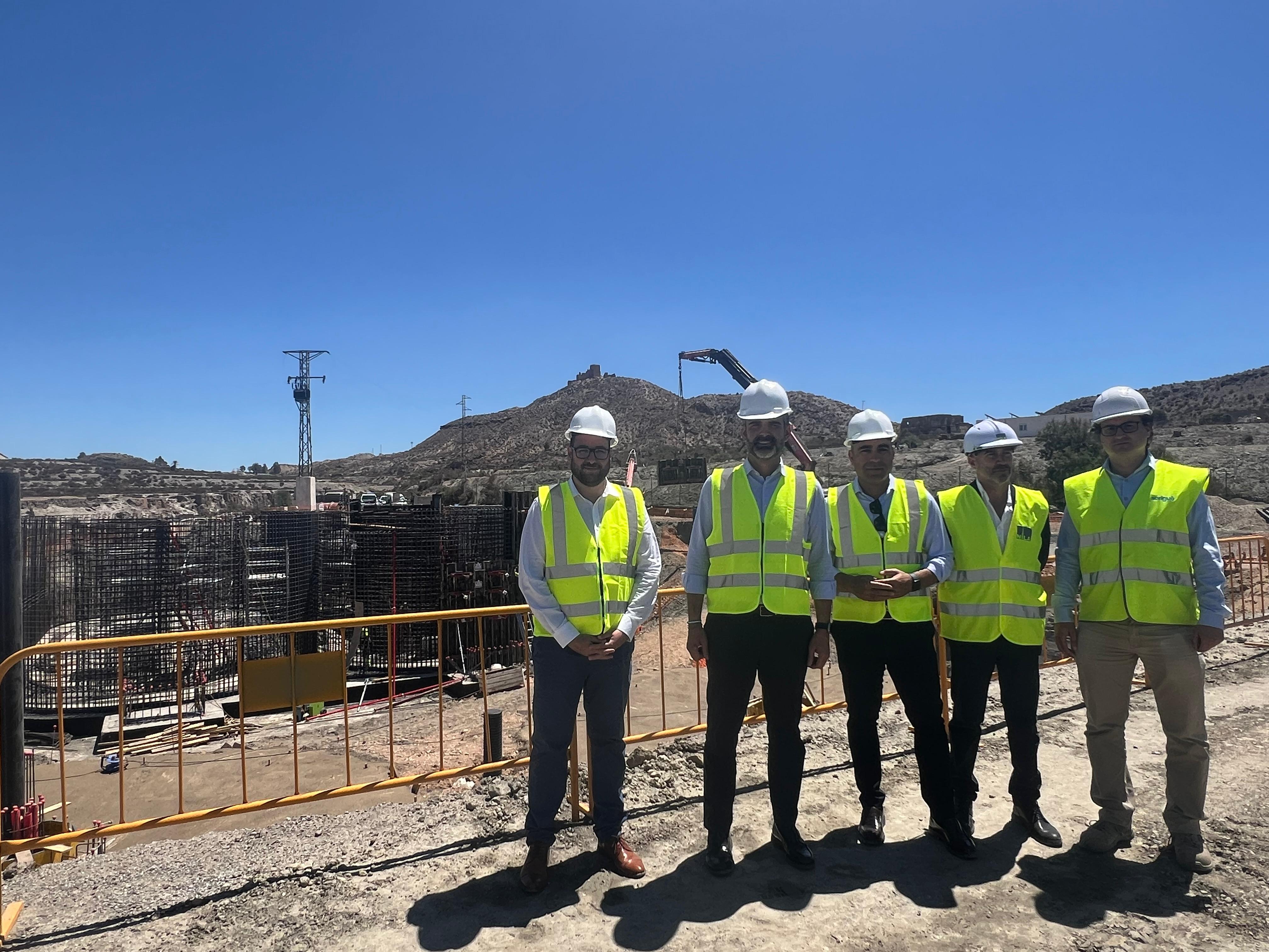 El consejero de Agua visita las obras de la EDAR de Tabernas (Almería)