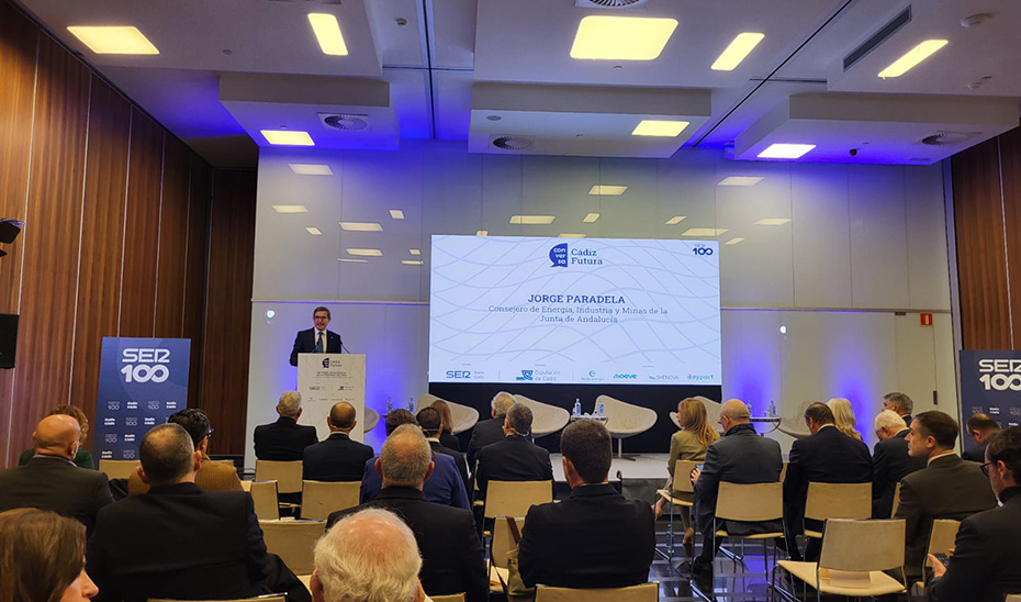 El consejero de Industria, Energía y Minas, Jorge Paradela, en un momento de su intervención en la jornada 'Cádiz futura'.