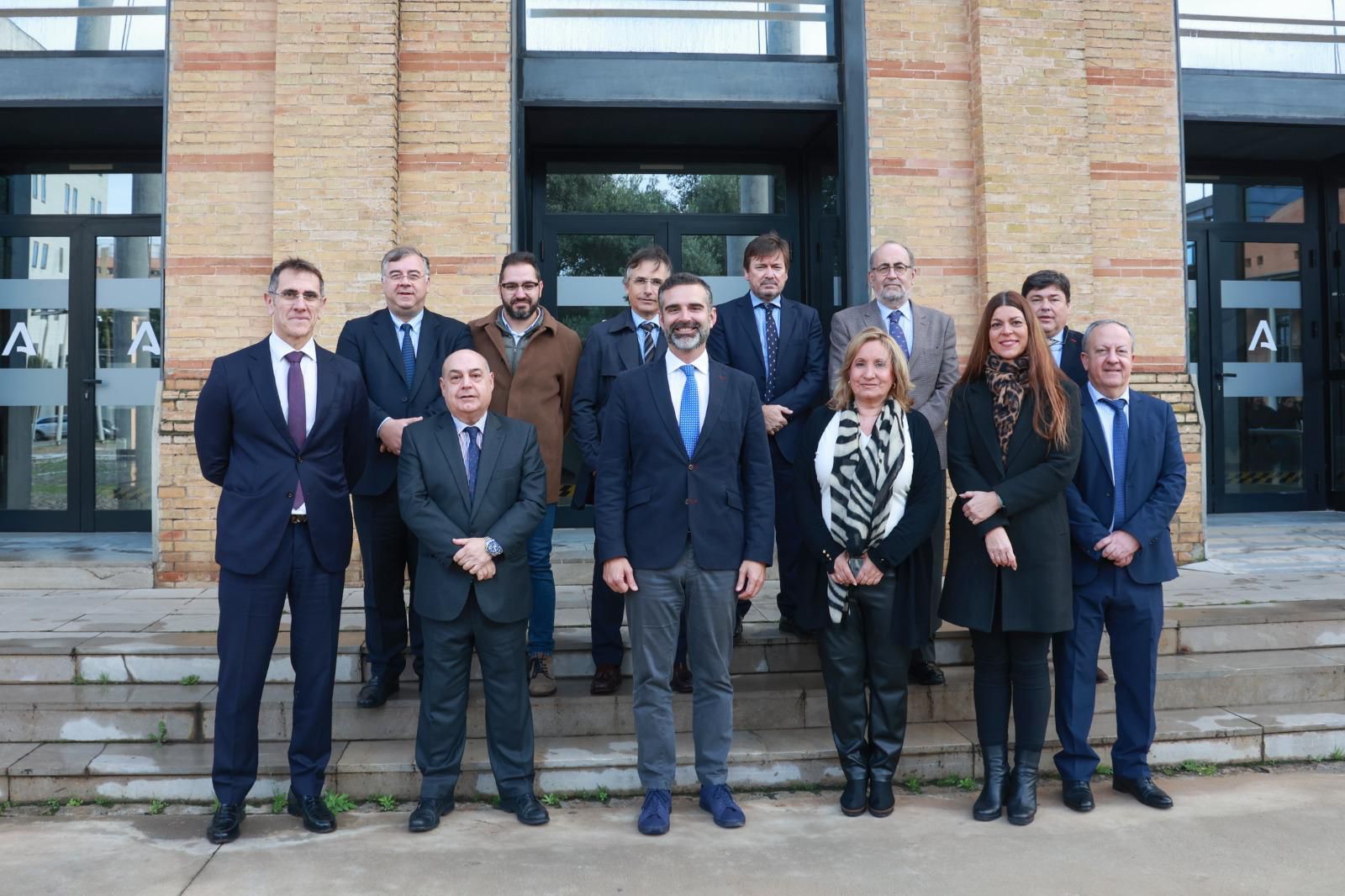 El consejero Ramón Fernández-Pacheco con los representantes de la nueva Federación Andaluza de Industrias Pesqueras.