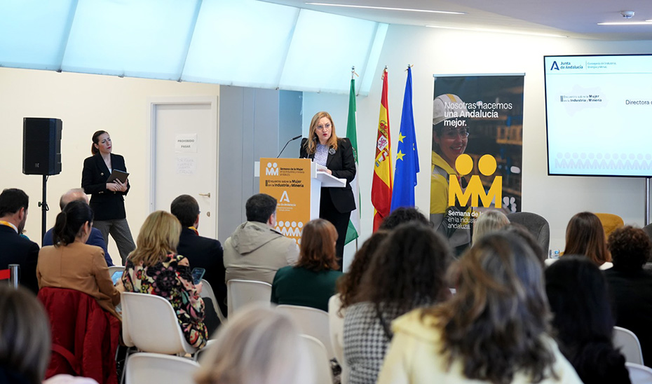 La directora gerente de la Agencia Andaluza de la Energía, Natalia Márquez, en la inauguración del II Encuentro sobre la mujer en la industria y la minería.