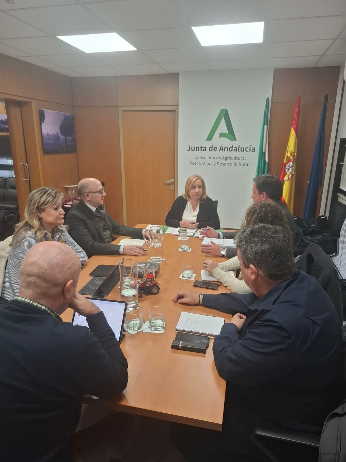 La viceconsejera de Agricultura, Consolación Vera, ha recibido a la nueva junta directiva de Fedaco, la Asociación Andaluza de GDR
