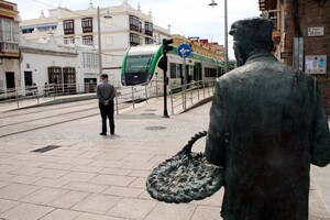 La parada de la Plaza del Rey está situada a pocos minutos andando de la feria.