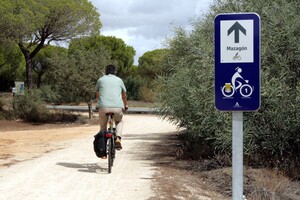 Una de las señales colocadas en Huelva que forma parte del proyecto europeo Interreg Poctep Ciclosend_Sur.
