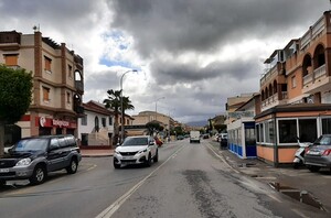 Travesía por donde pasará la prolongación del metro, en Churriana de la vega.