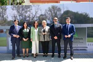 La consejera ha asistido al inicio de las obras en Las Gabias.