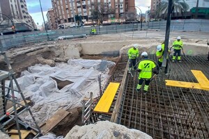 Trabajos de hormigonado de la losa de cubrición del túnel en Armengual de la Mota.