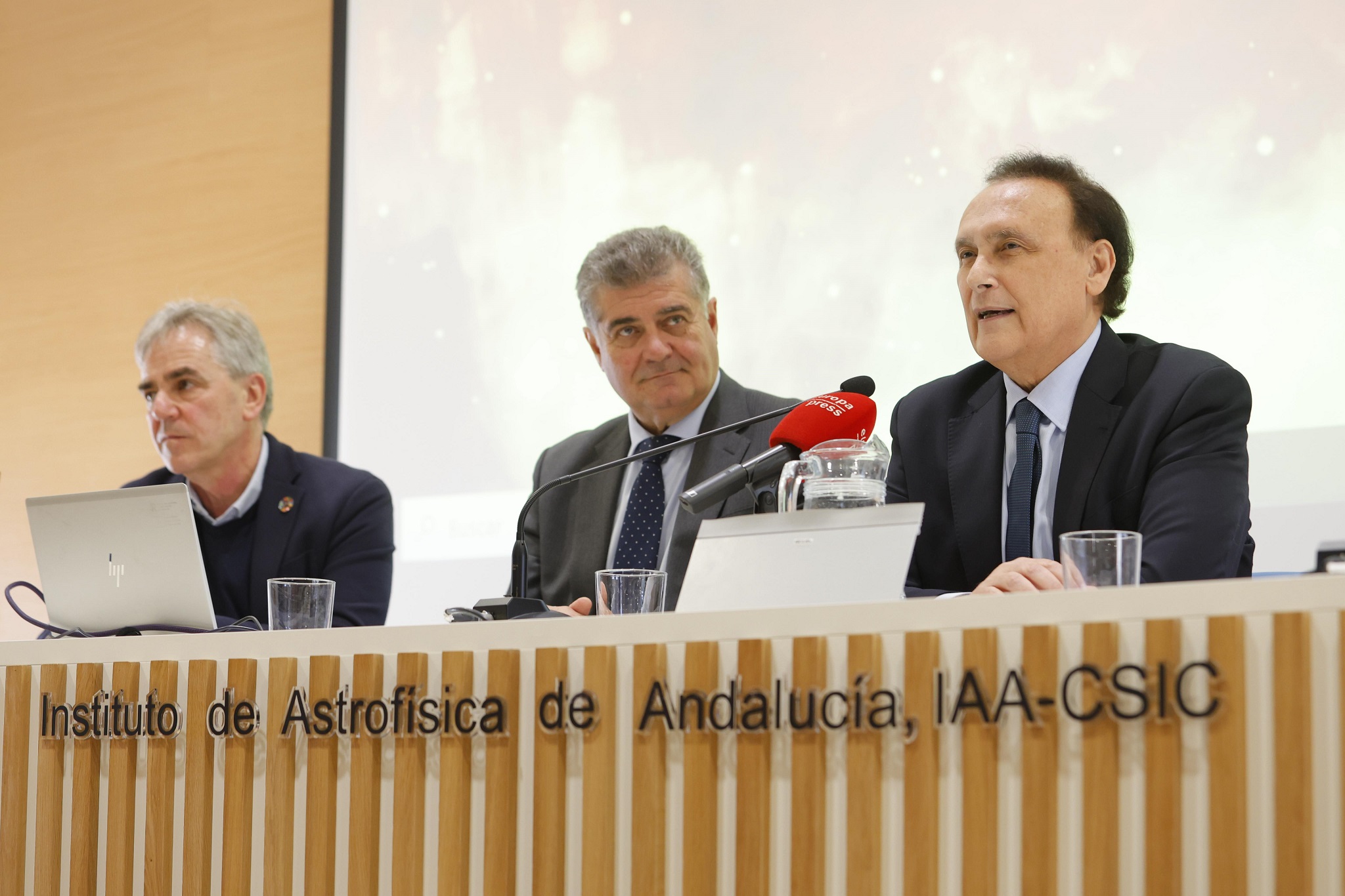 Villamandos durante la presentación del Plan Complementario de Astrofísica