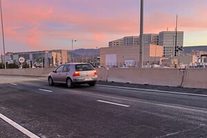 Primeros vehículos en el ramal de la GR-30 de acceso a Armilla.