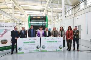 Los dos usuarios premiados han recibido un bono recurrente de Renfe, sin coste de fianza, para todo el año 2023, así como el desplazamiento y estancia en Granada para visitar el Metro de Granada.