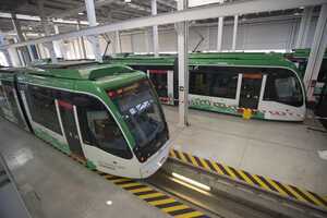 Trenes del Metro de Granada en las cocheras.
