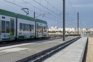 La pasarela unirá el tranvía de la Bahía de Cádiz con el polígono comercial de Tres Caminos.