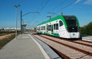 El Trambahía a su pado pro tramo interurbano.