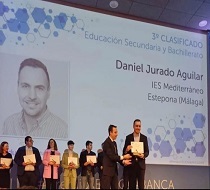 El profesor Daniel Jurado Aguilar recoge el premio que lo considera el tercer mejor docente de España