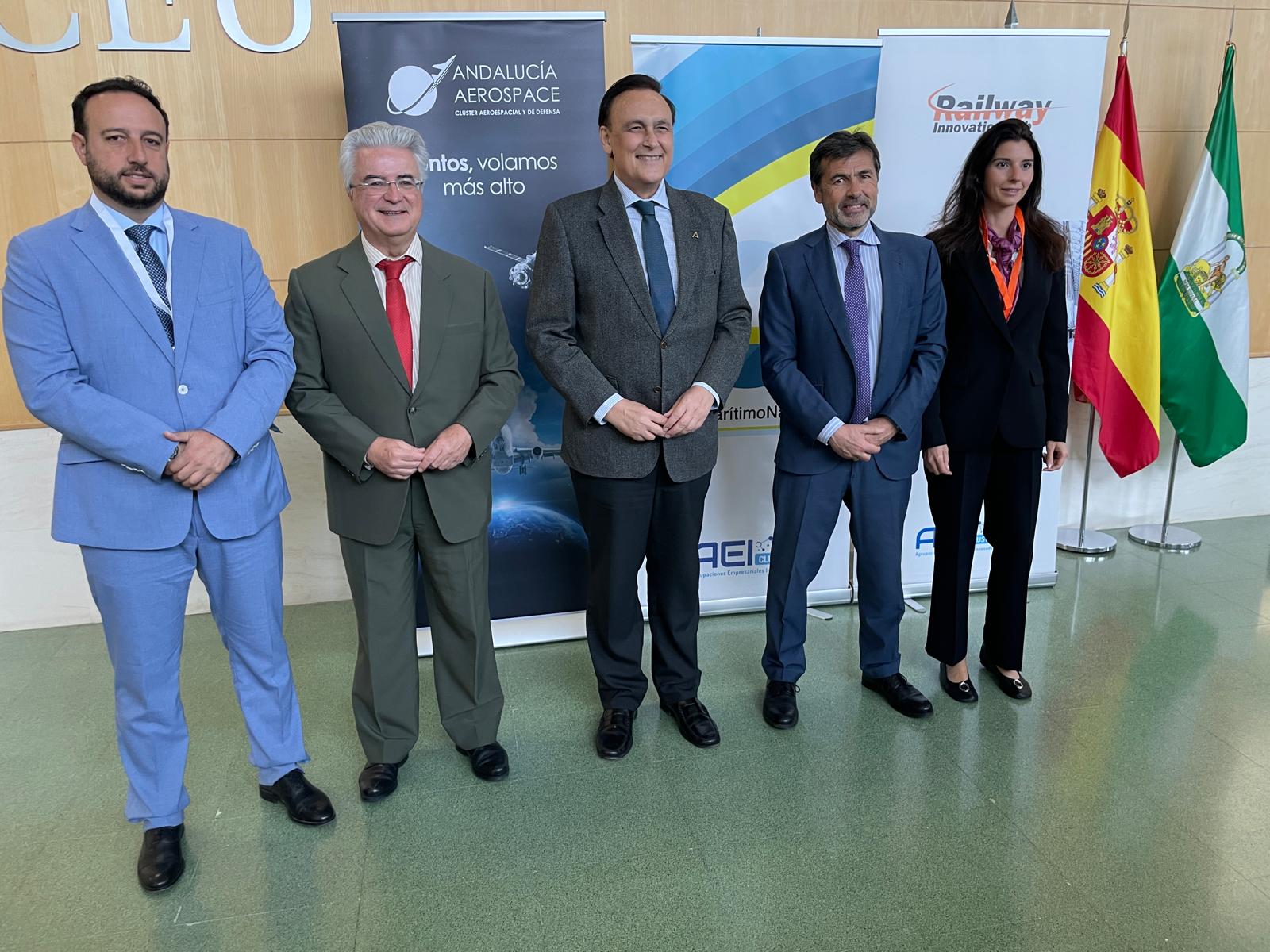 Villamandos junto a los representantes de los clústeres