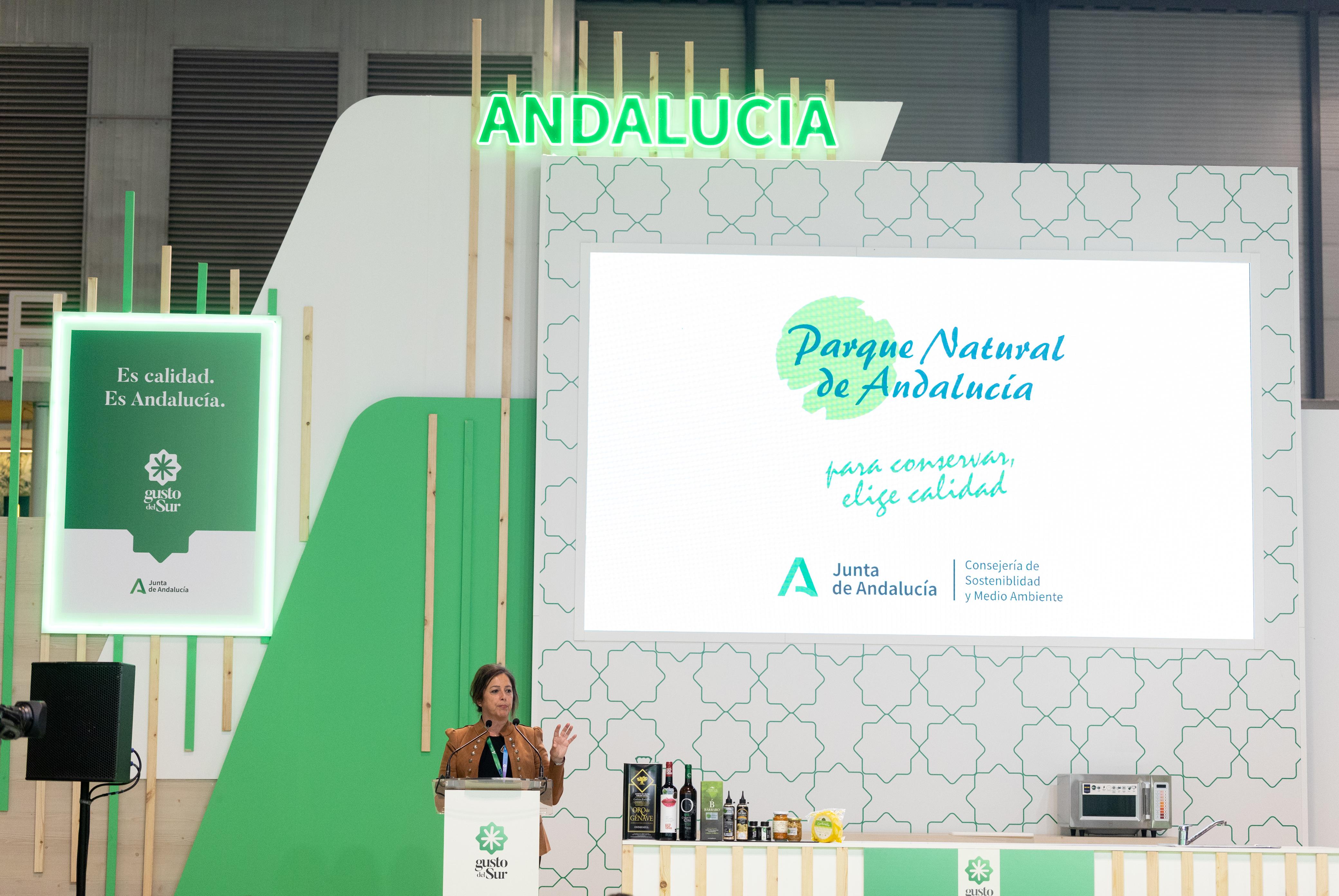 La consejera de Sostenibilidad, durante la presentación de la marca 'Parque Natural de Andalucía' en el Salón Gourmets en Madrid.
