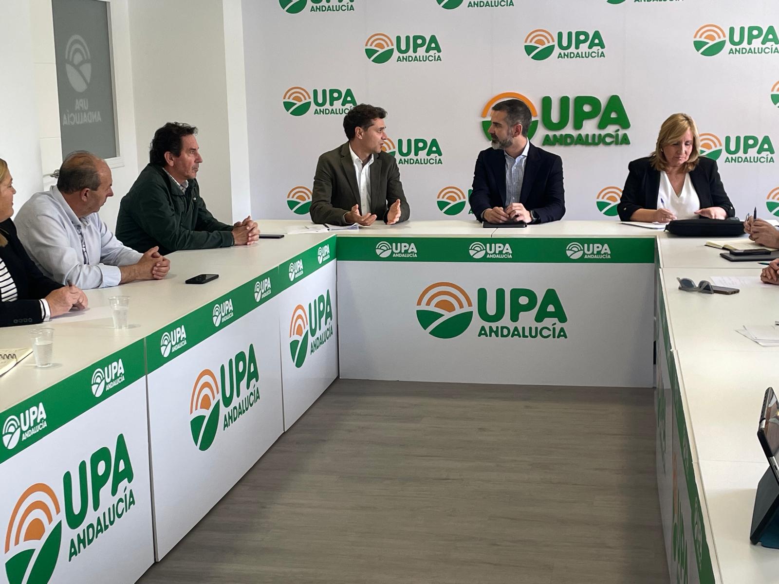 Ramón Fernández-Pacheco se reúne con el nuevo secretario general de UPA Andalucía.