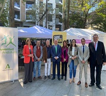 Numerosos jóvenes estudiantes han acudido al estand del IAJ