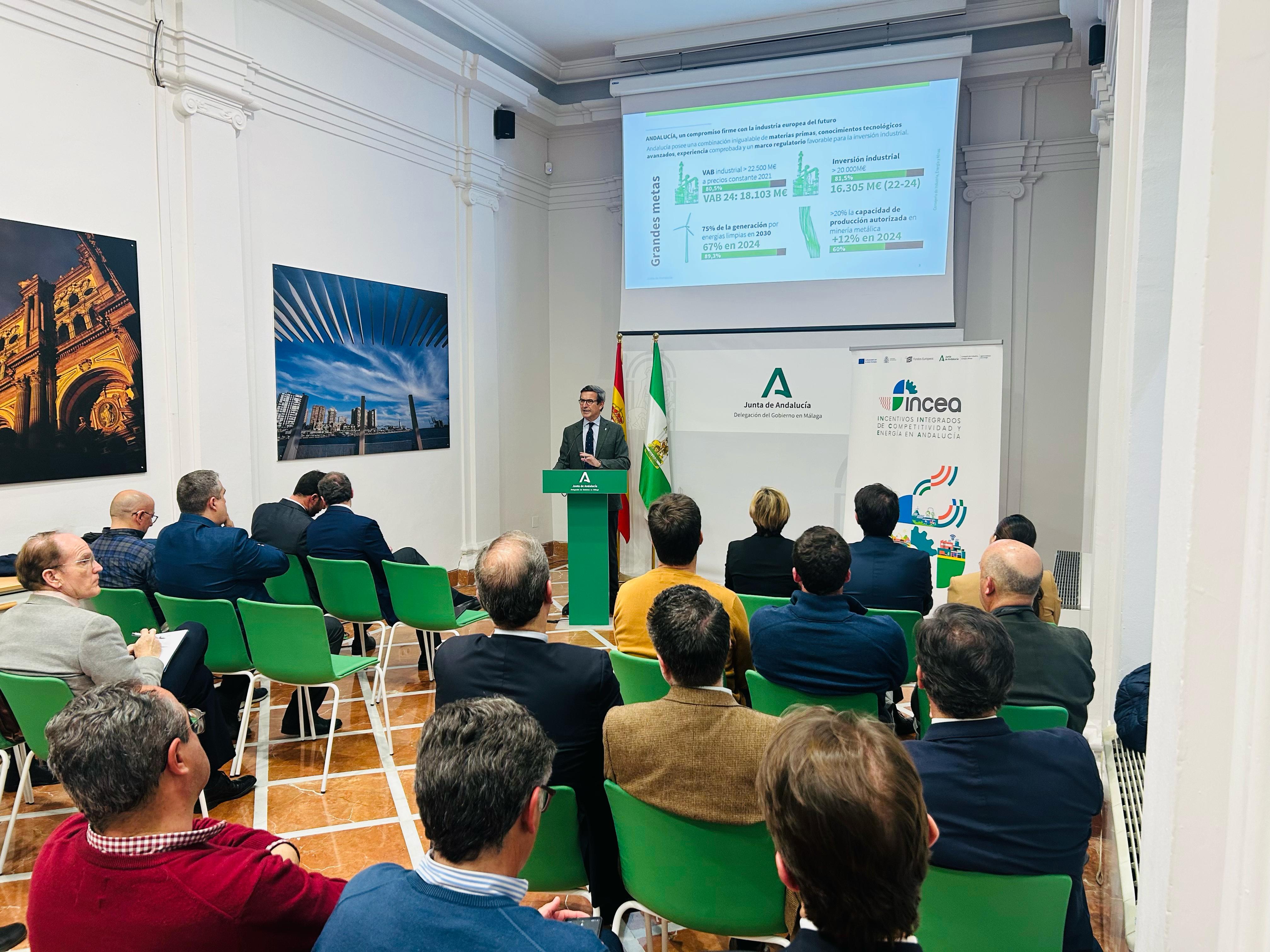 El consejero de Industria, Energía y Minas, Jorge Paradela, en la presentación de ayudas a la industria con fondos FEDER en Málaga.