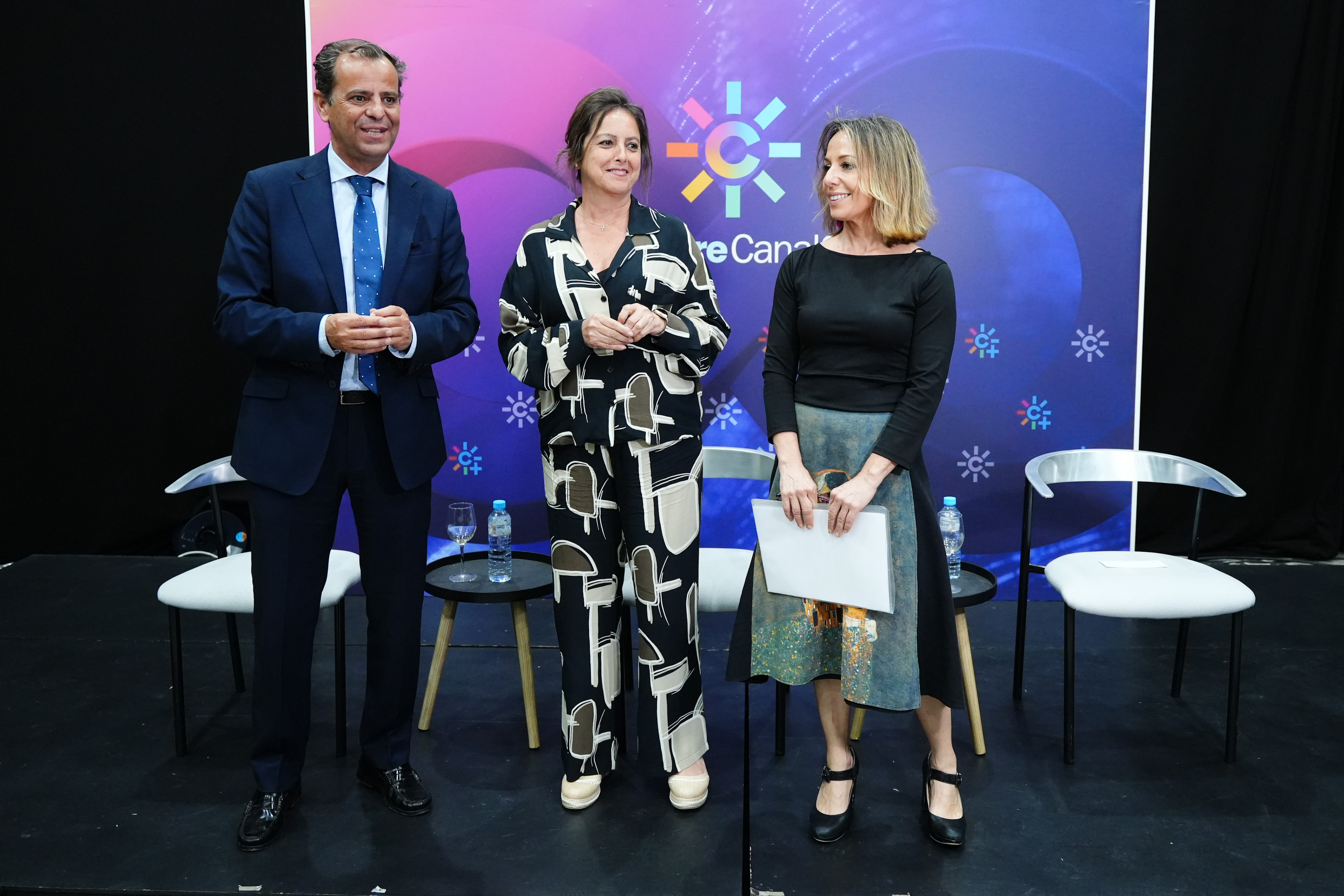 El director general de la RTVA, Juan de Dios Mellado, junto a la consejera, Catalina García.