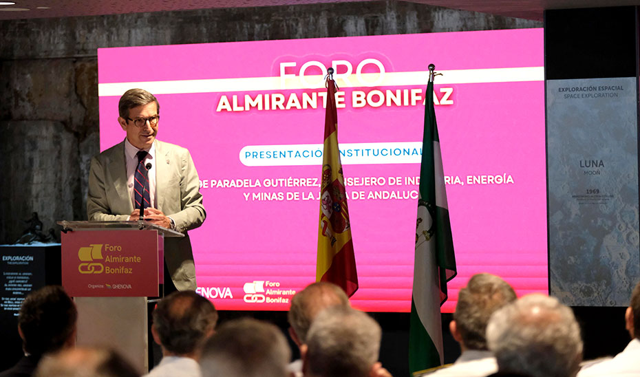 El consejero de Industria, Energía y Minas, Jorge Paradela, en el el Foro Almirante Bonifaz organizado por Ghenova en Sevilla.