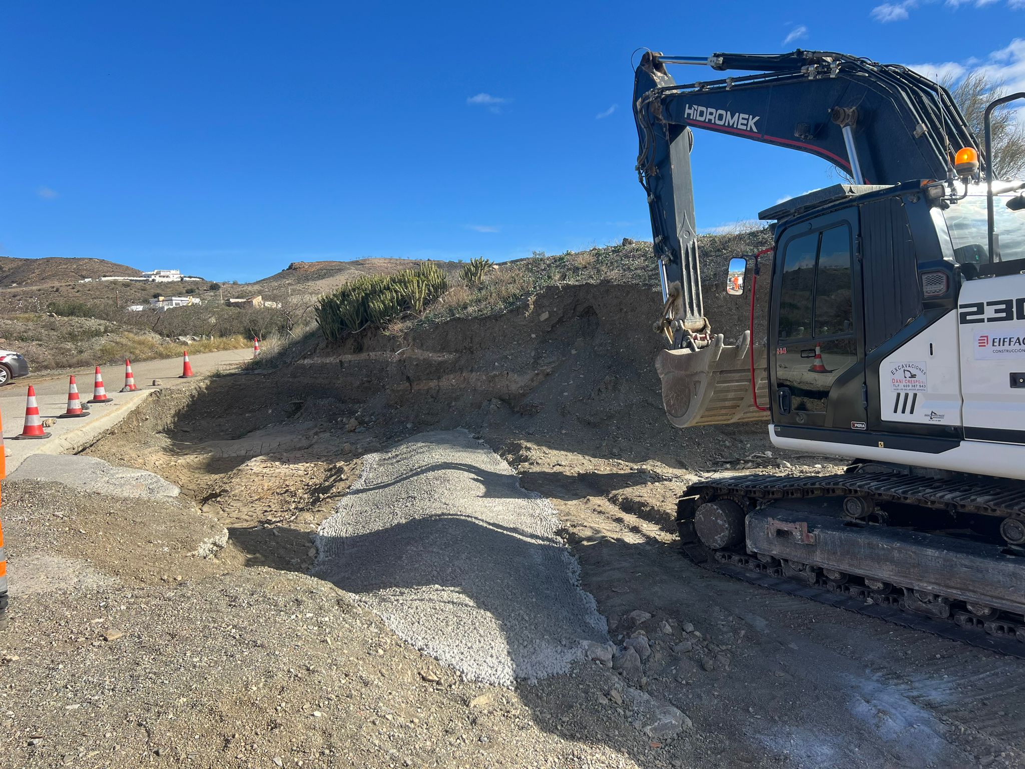 Imagen de archivo de obras en un camino rural
