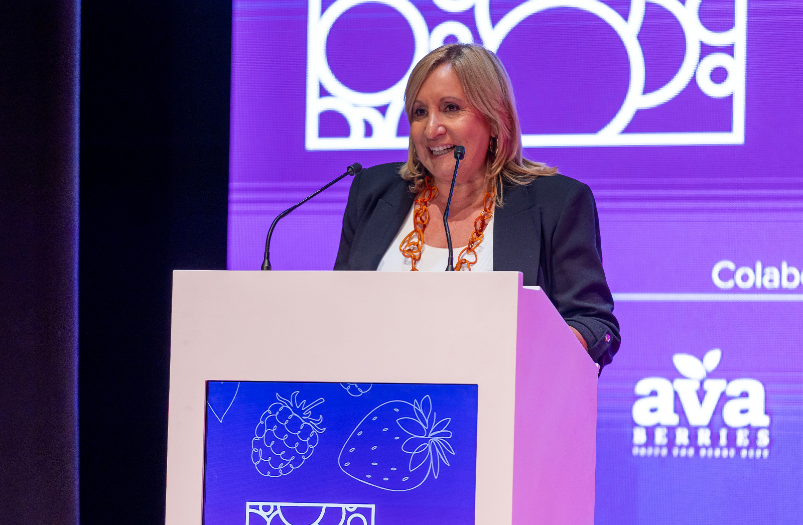 La viceconsejera Consolación Vera en su intervención en el congreso de Frutos Rojos 