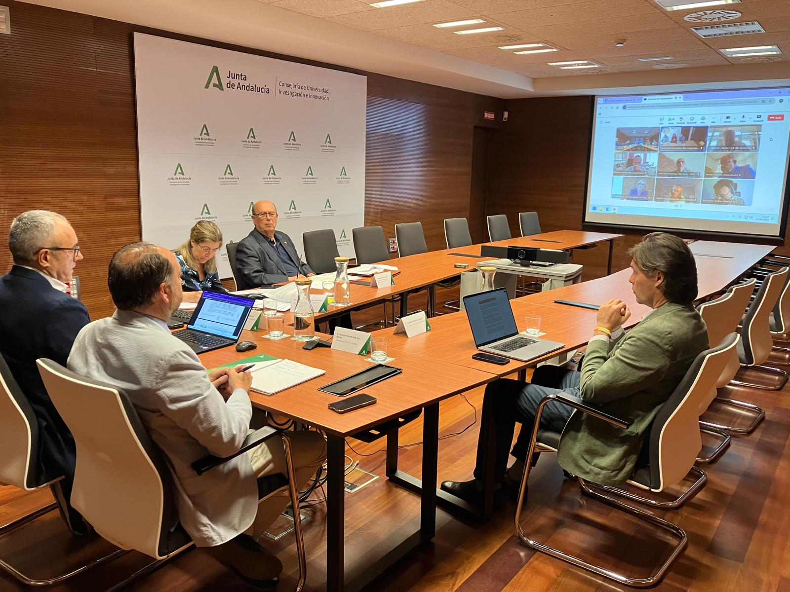 Reunión del CAU sobre el decreto precios públicos