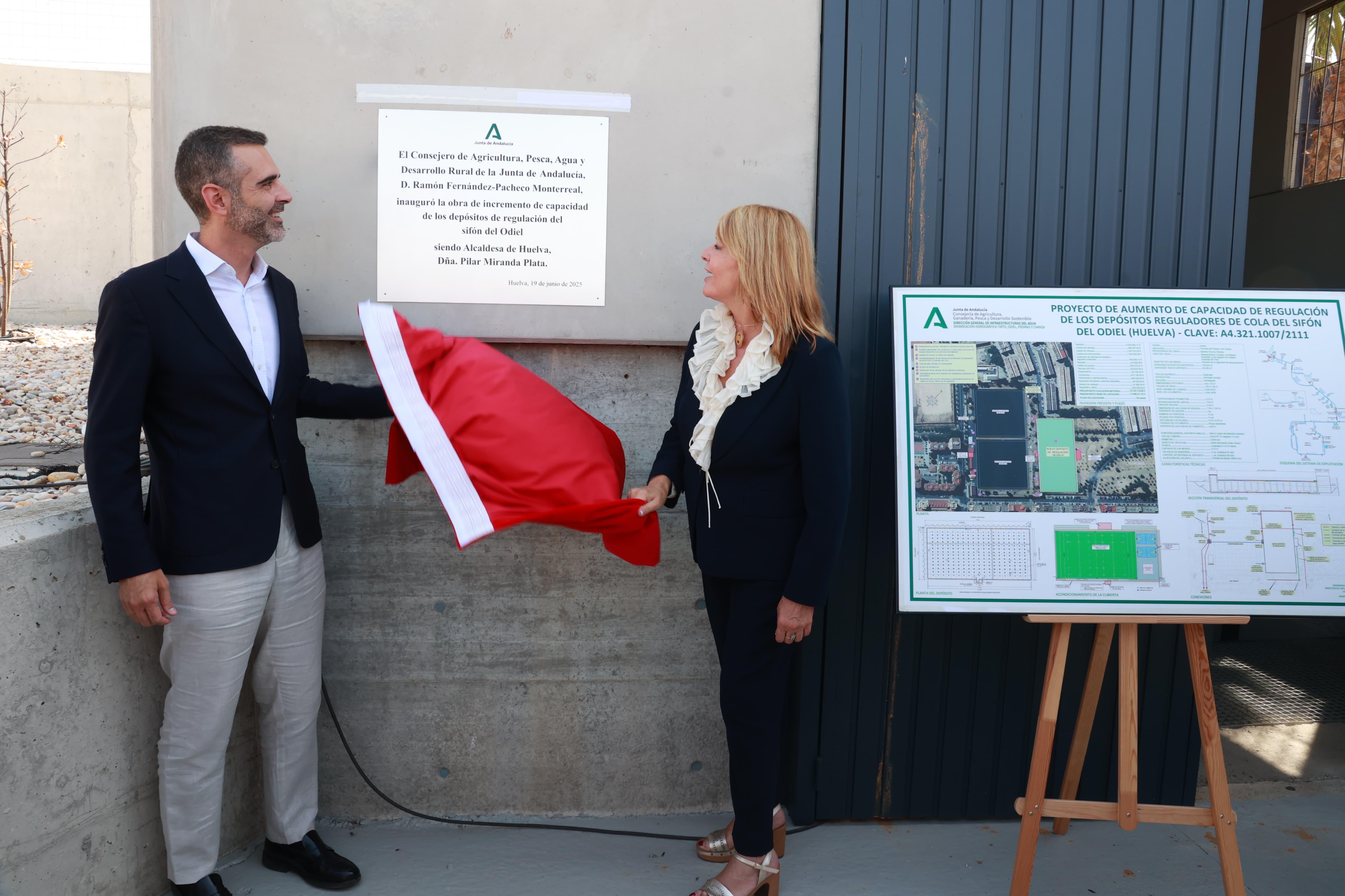Ramón Fernández-Pacheco, junto a la alcalsa de Huelva, inaugura la actuación