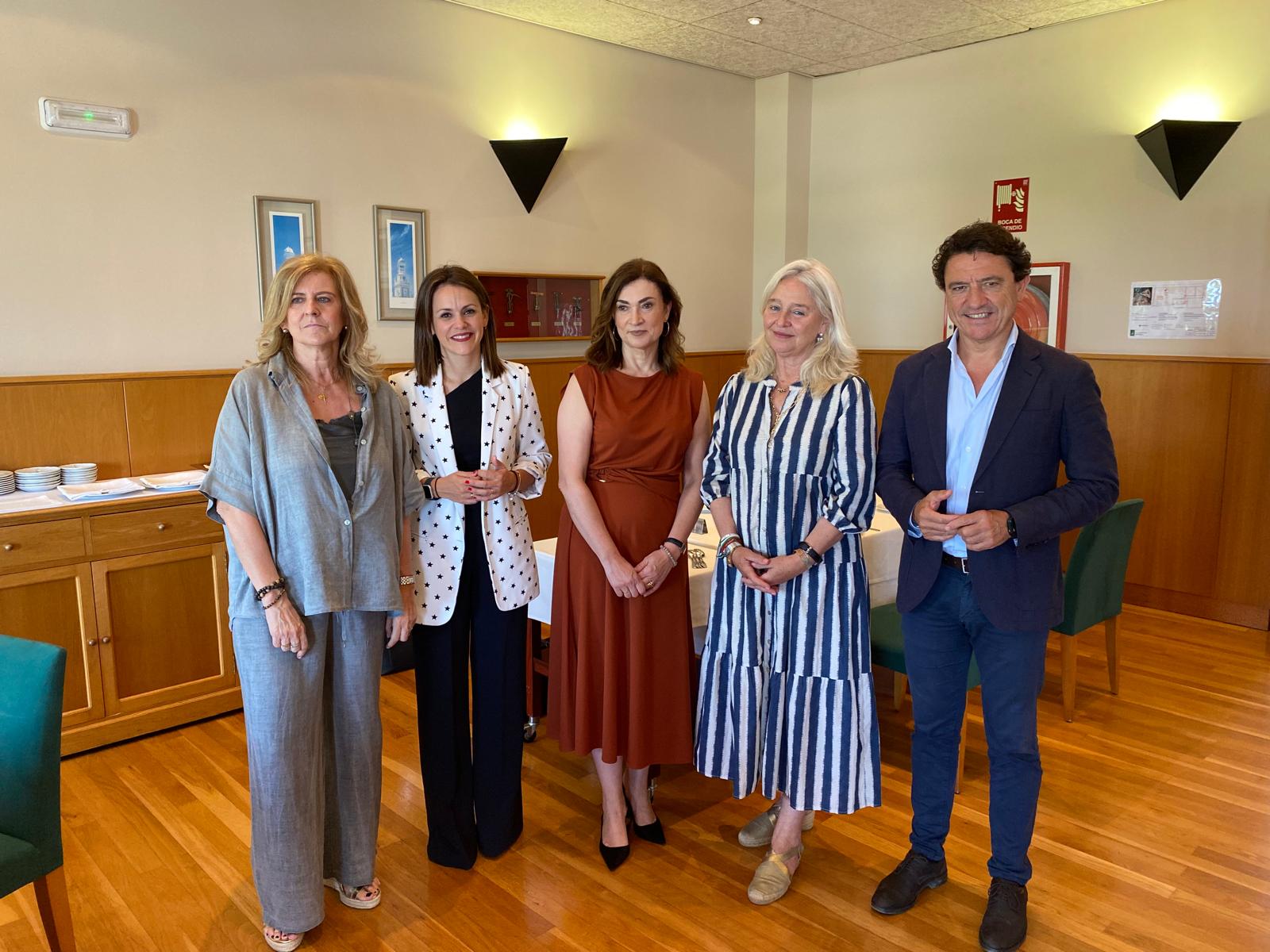 Visita viceconsejera al aula restaurante escuela de hostelería cádiz